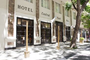 בית מלון כפרי Unique Executive Central