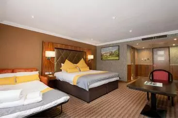 ホテル Donnington Manor