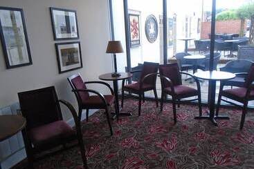 בית מלון כפרי The Star And Garter