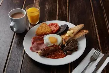 فندق The White Hart Inn By Greene King Inns