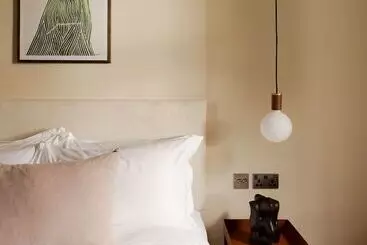 تختخواب و صبحانه Leighton House Boutique Guesthouse