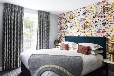 The Lodge Hotel   Putney