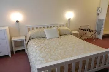 בית מלון כפרי Schoolhouse Restaurant And