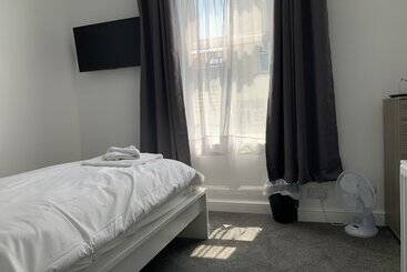 בית מלון כפרי The Royal Clarence