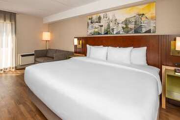 בית מלון כפרי Comfort Inn West