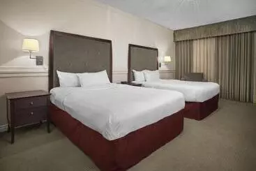 Delta Hotels By Marriott Edmonton Centre Suites