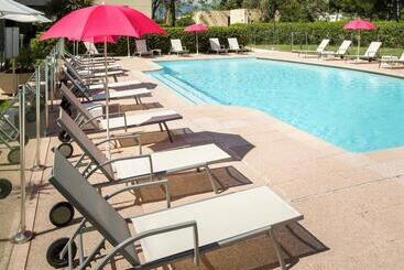 هتل Mercure Cannes Mandelieu