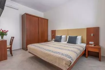 Отель Tosca Beach