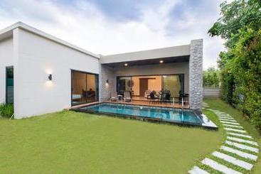 Acasia Pool Villa Resort