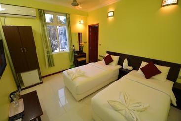 فندق Coral Queen Inn