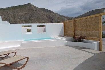 هتل Filira Suites