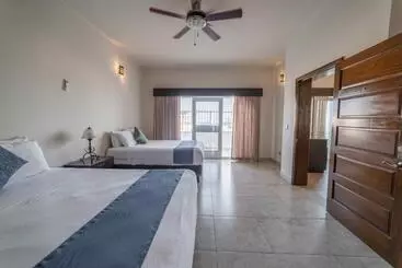 Hotel & Suites El Moro