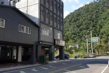هتل Slow Wow Hot Spring
