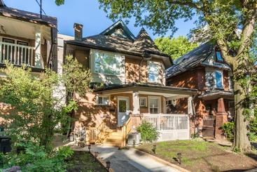 Majatalo Elevate Rooms At Spadina&bloor