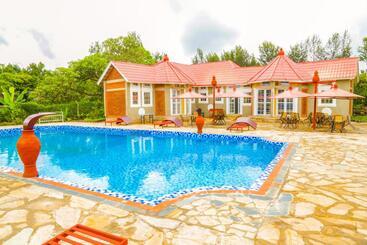 Отель Masailand Safari Lodge