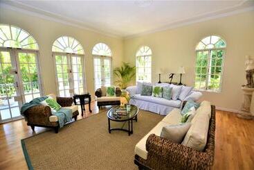 Vakantie-appartementen Summerhill, 8br By Jamaican Treasures