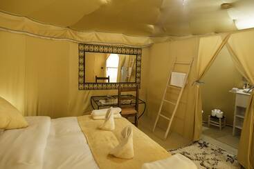 Hotell Horaz Luxury Camp