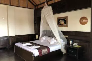 هتل Sky Lake Inle Resort