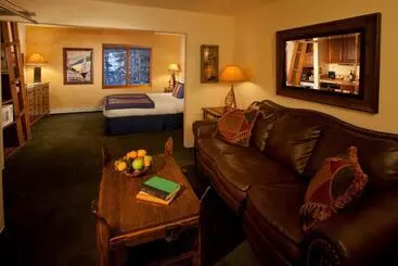 Huoneisto Alpine Village Suites