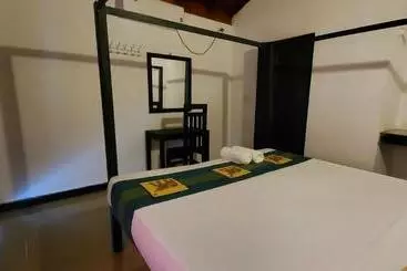 Hotel Surf And Stay Arugam Bay