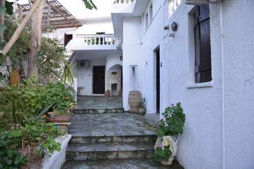 מלון דירות Troullos Traditional Homes