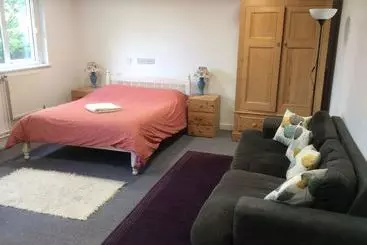 تختخواب و صبحانه Dan's Homestay