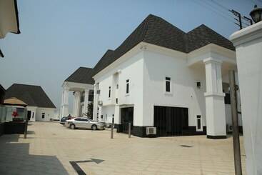 酒店 Poshlux Executive