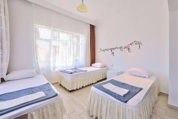 호텔 Santosa Pension