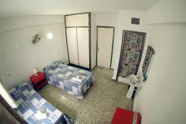 הוסטל Pension Euro Holitel