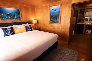 一軒屋 Anchor Inn Resort