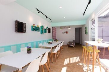 تختخواب و صبحانه Dream Out Of Eggs And Children