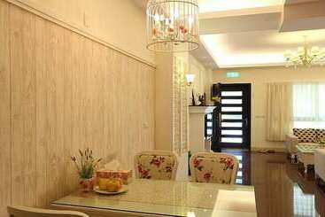 ペンション Art House