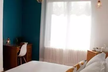 Majatalo Une Chambre à Neuilly Guest House