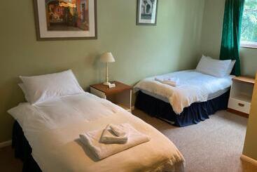 客栈  The Jolly Farmer