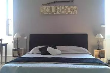 تختخواب و صبحانه Vanille Bourbon