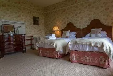 Bed and Breakfast Aylworth Manor