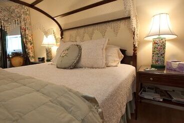 ベッドアンドブレックファースト Inn On Poplar Hill