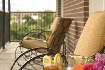 La Maison In Midtown An Urban B&b