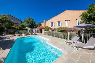 Hotelli Hôtel La Cauquière