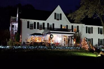 Pineapple Hill Inn Bed & Breakfast