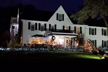 Pineapple Hill Inn Bed & Breakfast