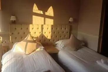 Fox And Pheasant Inn