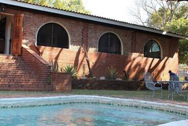 Hippo House Cottages