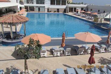 בית מלון כפרי Mirage Bab Al Bahr