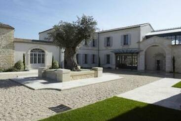 تختخواب و صبحانه Château La Rose Perriere