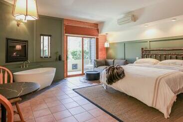 مبيت وإفطار Outland Chalet & Suites Great Smoky Mountains