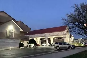 Hotel The Executive Inn & Suites