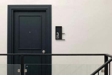 پانسیون Goodnight Poshtel + Free Netflix