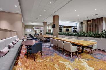 Отель Embassy Suites By Hilton Jonesboro Red Wolf Convention Center