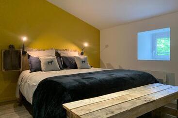 تختخواب و صبحانه Chambres D'hôtes Logis Charrier Le Petit Bignon